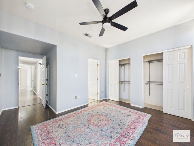 Foto del edificio - UNFURNISHED 3 Bedroom in Desirable Community