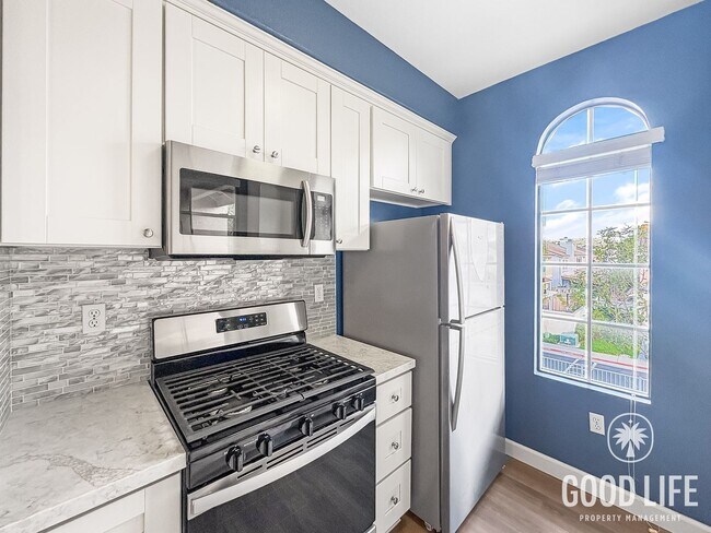 Foto del edificio - Single-Level Mira Mesa Condo with Balcony, AC & Garage Parking