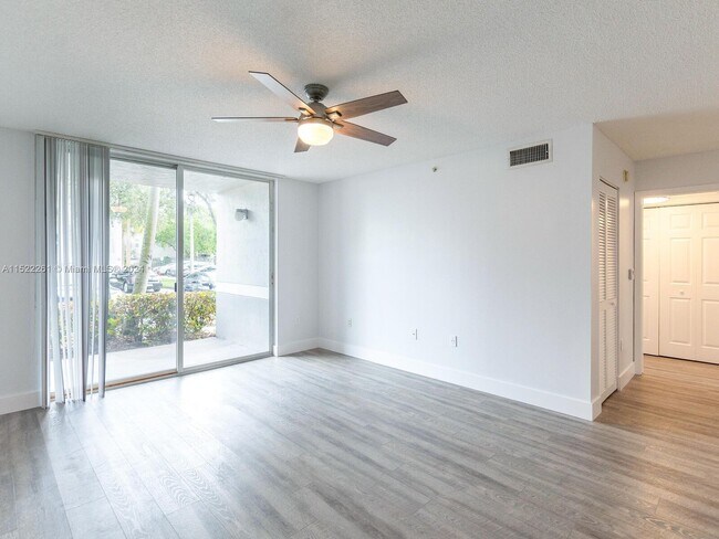 Building Photo - 720 SW 111th Ave