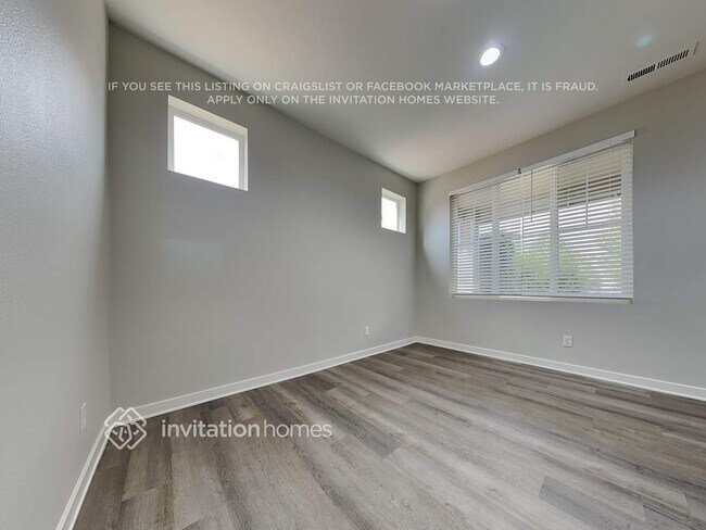 Foto del edificio - 5675 56th Loop SE