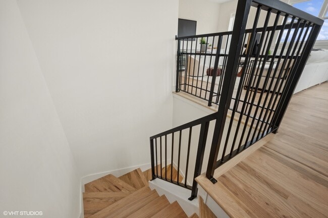 Building Photo - 3615 N Wilton Ave