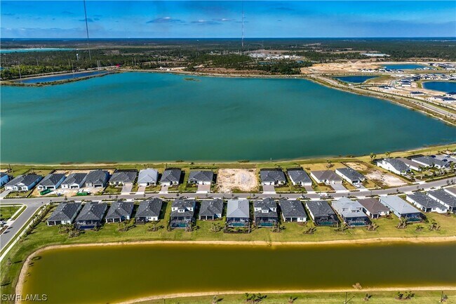 Building Photo - 42346 Edgewater Dr