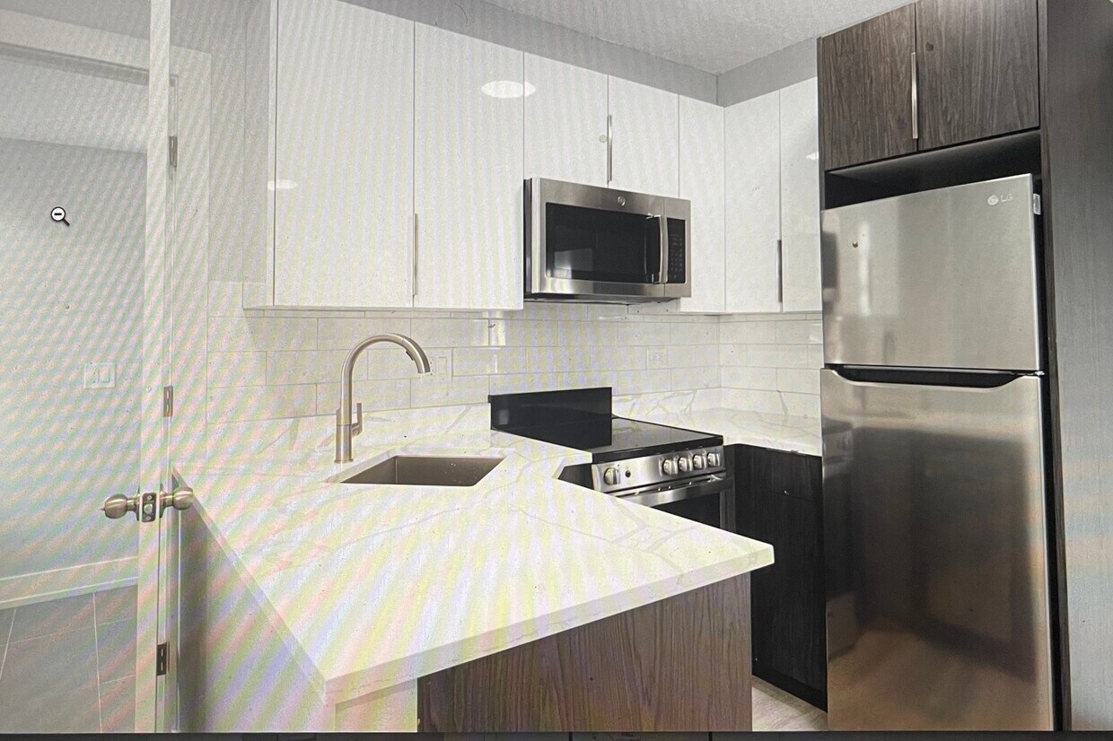 Primary Photo - 6030 N Winthrop Ave