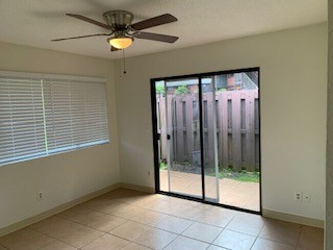 Foto del edificio - Hidden Valley Estates - 2 bdrm / 1 bath / 2 parking