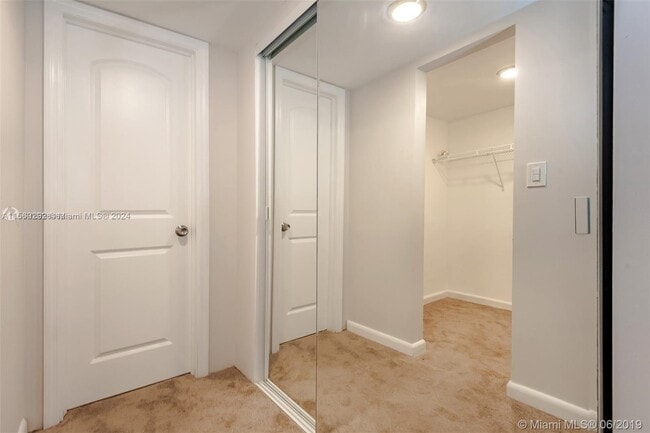 Foto del edificio - 5510 N Lakewood Cir