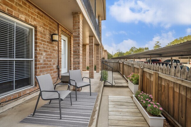 Building Photo - 811 Threadneedle St