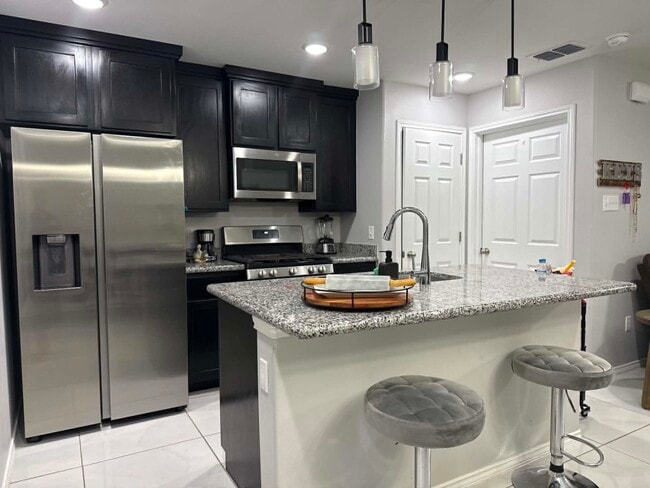Building Photo - 5013 Castano Dr