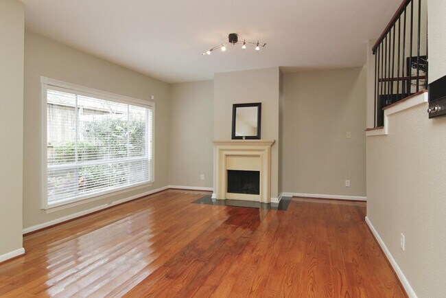Building Photo - 1300 Augusta Dr