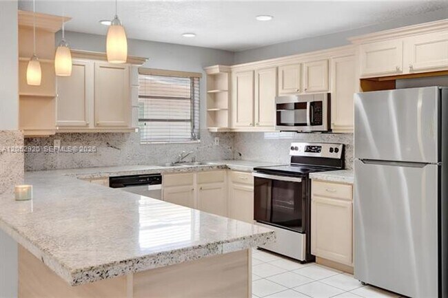 Foto del edificio - 2476 SW 17th St