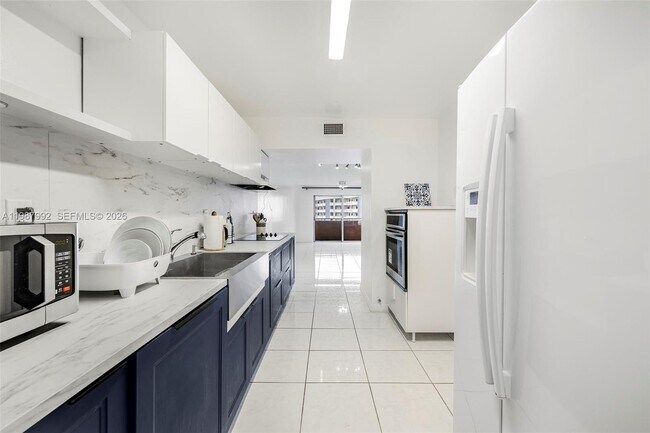 Foto del edificio - 18001 N Bay Rd