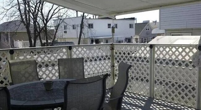 Foto del edificio - 4402 Locust Point Dr