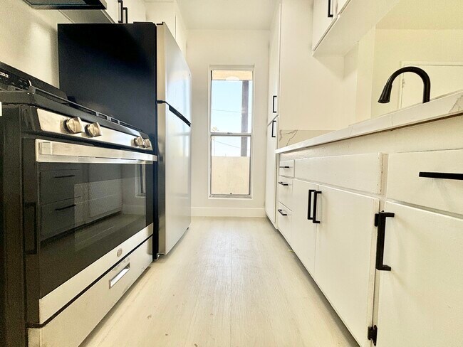 Foto del edificio - 700 Glenway Dr