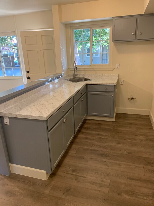 Foto del edificio - 4756 E Shields Ave