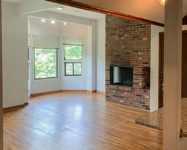 Foto del edificio - 877 W Lill Ave