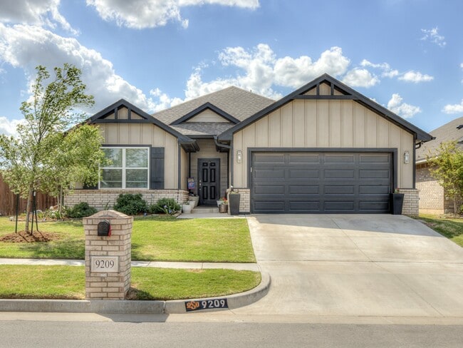 Building Photo - 9209 Anaum Ln