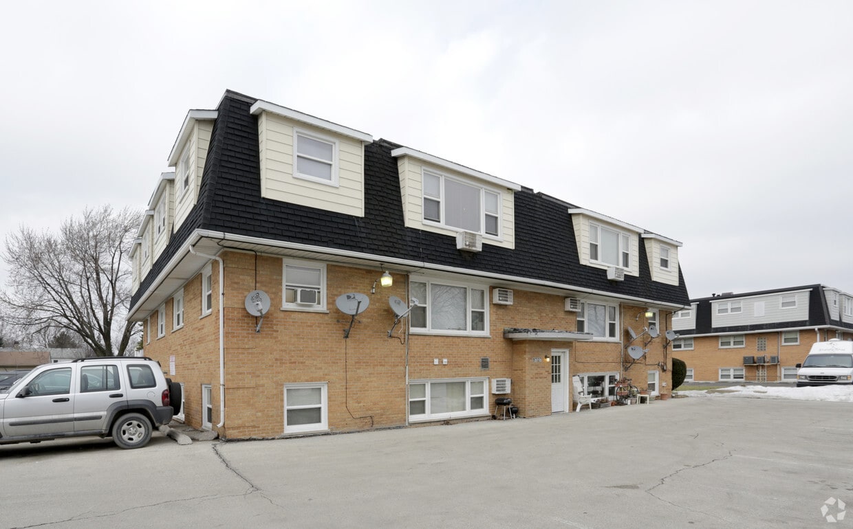 Building Photo - 9727 Lorraine Dr