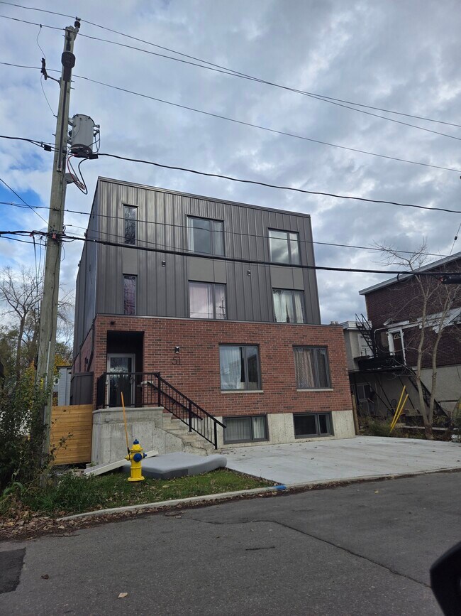 Photo du bâtiment - 51 Jolliet Av