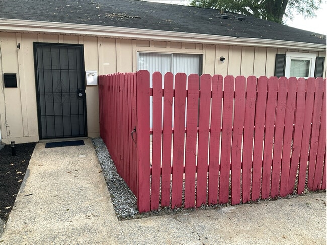 Building Photo - 4701 Flat Shoals Rd