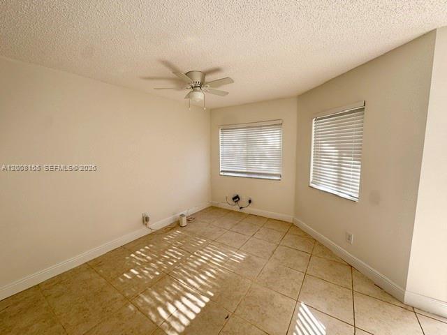 Foto del edificio - 833 NW 208th Terrace