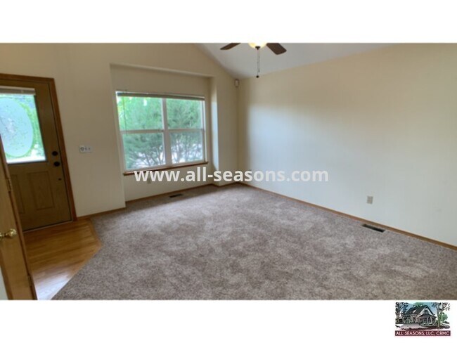 Foto del edificio - Don't miss this fabulous opportunity in Ch...