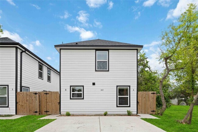 Building Photo - 1017 North Ln