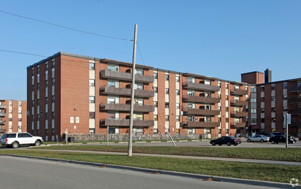 Primary Photo - Oxford Apartments