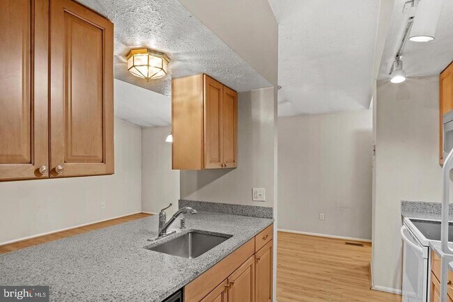 Foto del edificio - 8406 Rainbow Bridge Ln