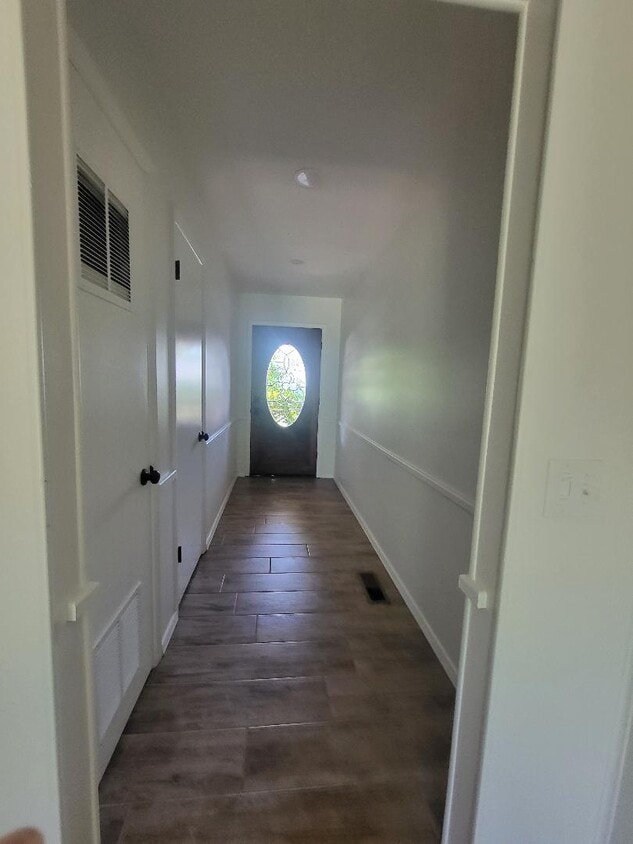 Entry/hallway - 1511 W Magnolia St