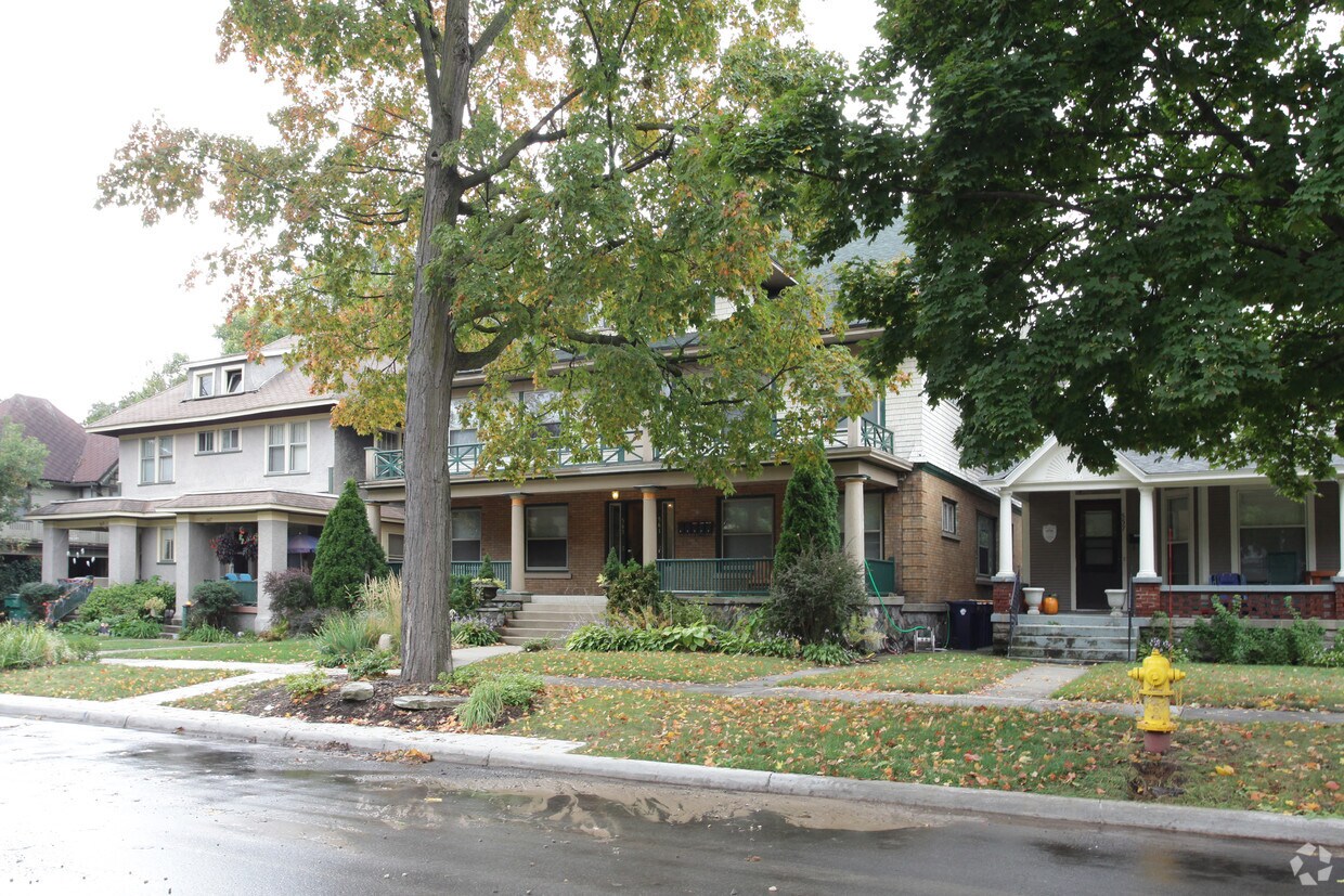 Foto del edificio - 561-563 Paris Ave SE