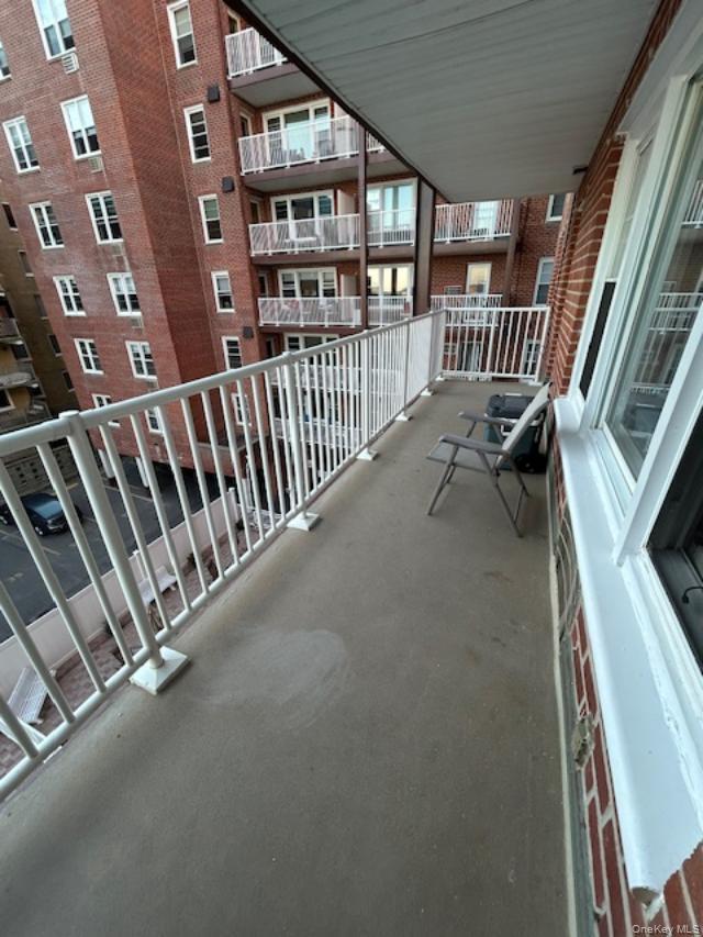 Foto del edificio - 666 Shore Rd
