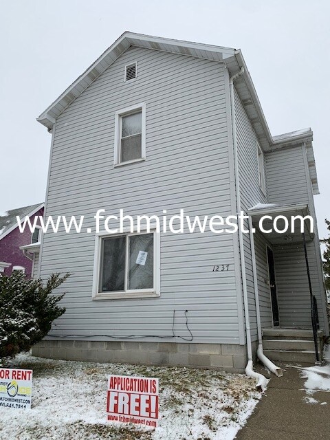 Primary Photo - 1237 Summit St