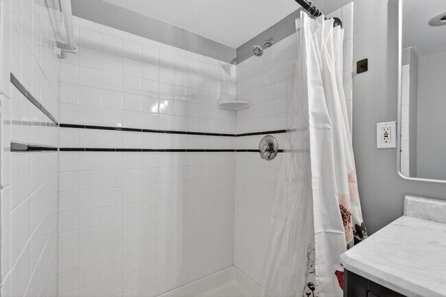 Building Photo - 8821 Kendale Dr