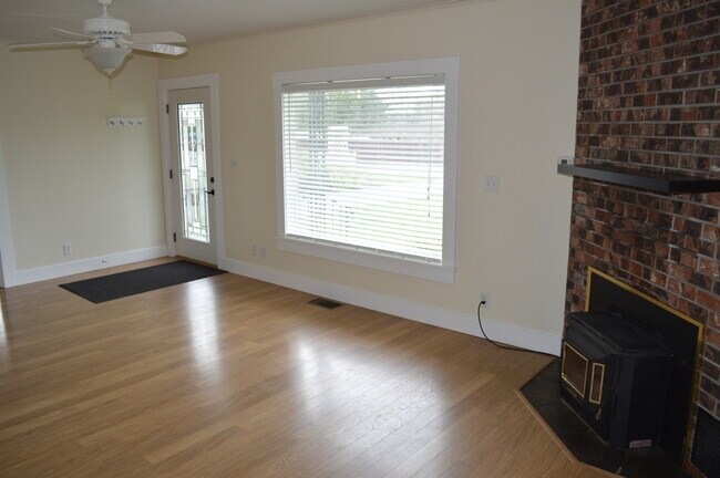 Living Room - 3220 Locust Ave