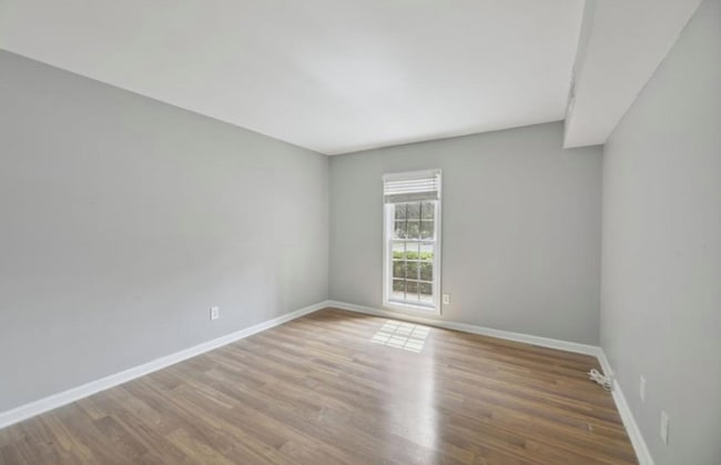 Building Photo - 3091 Colonial Way