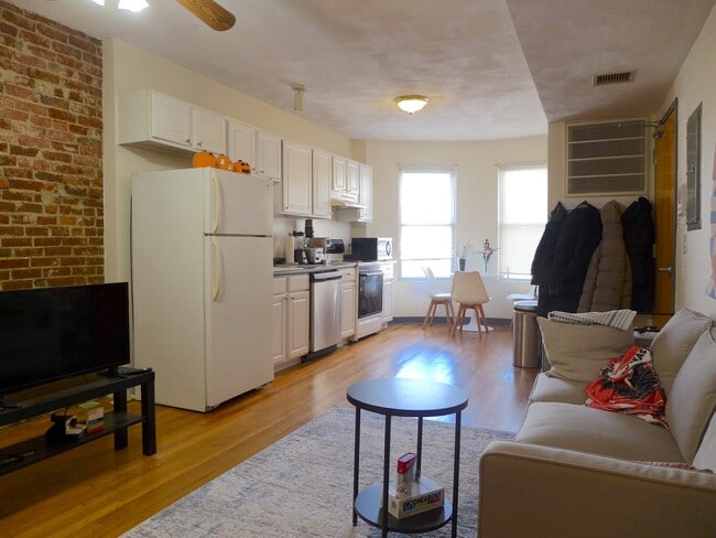 Building Photo - 15 Eldora St