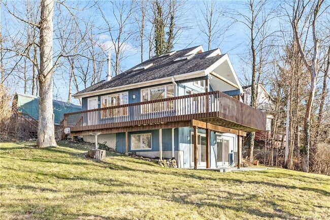 Foto del edificio - 5 Middle Branch Ln