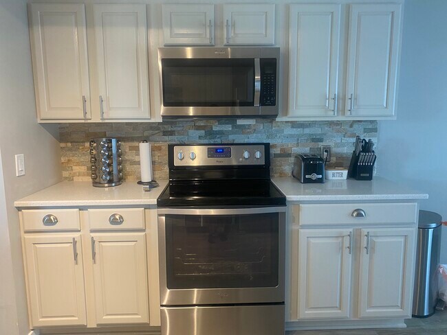 Kitchen - 930 85th Ave N