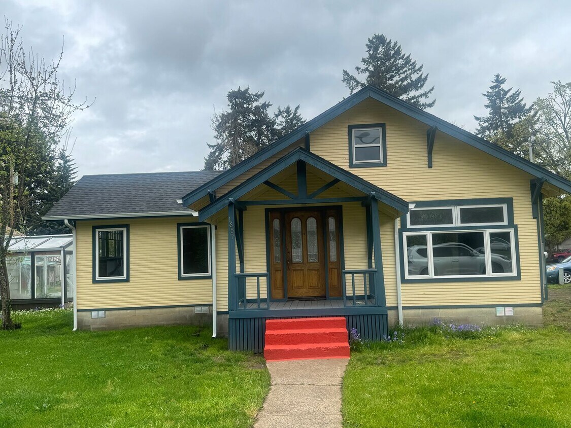 Primary Photo - Great Glenwood Home