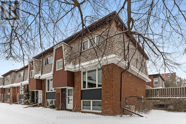 Photo du bâtiment - 771B-7714 Ridgewood Ave