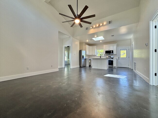 Foto del edificio - 329 Canyon Springs Dr
