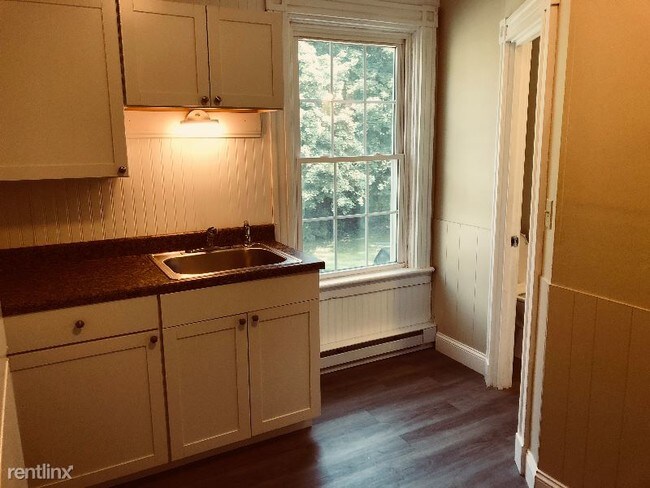 Building Photo - 2 br, 1 bath Apartment - 11 Summer st