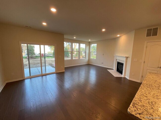 Foto del edificio - 22470 Woodbridge Ln