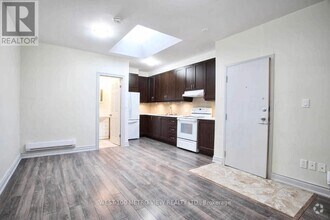 Building Photo - 1570 Dundas St W