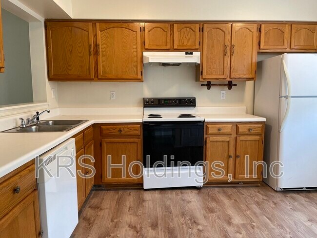 Building Photo - 263 Whitewater Dr