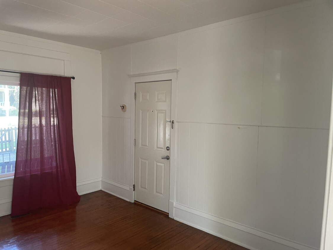 Front room - 208 W Columbia Ave