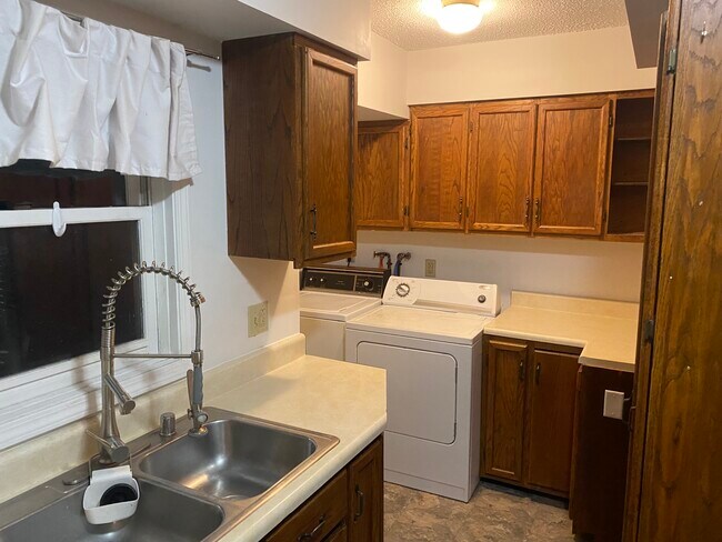 Foto del edificio - 42 Valley Ridge Rd