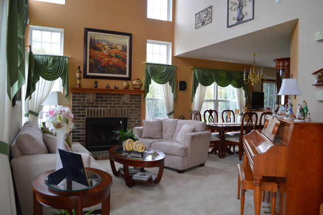 Foto del edificio - 2733 Borkshire Ln
