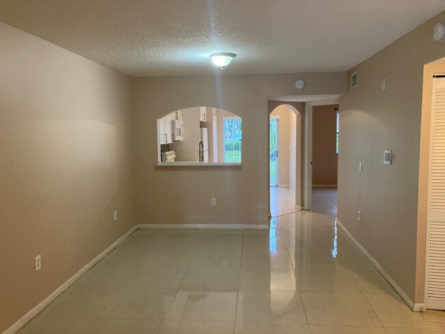Building Photo - 3481 Briar Bay Blvd