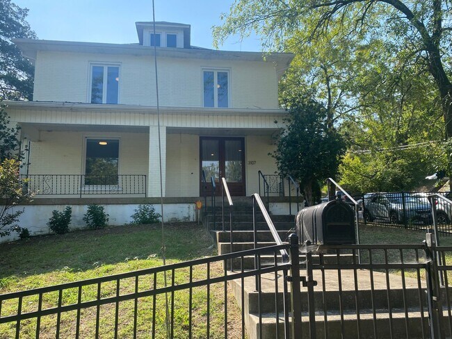 Foto del edificio - Vanderbilt Place - Wonderful Location 3 bedrooms/3 1/2 baths