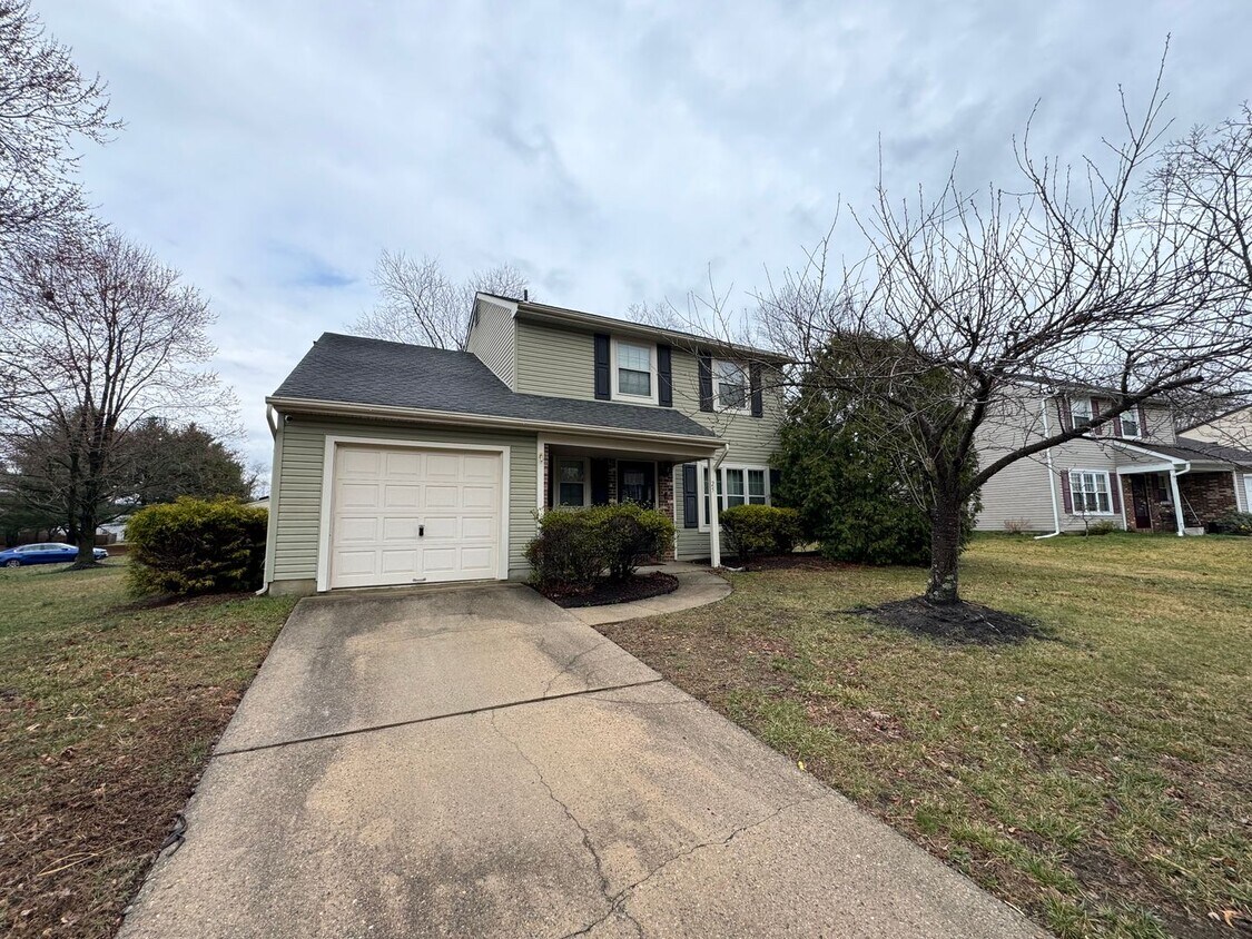 Primary Photo - Charming 3-Bedroom Home with Garage in Wes...